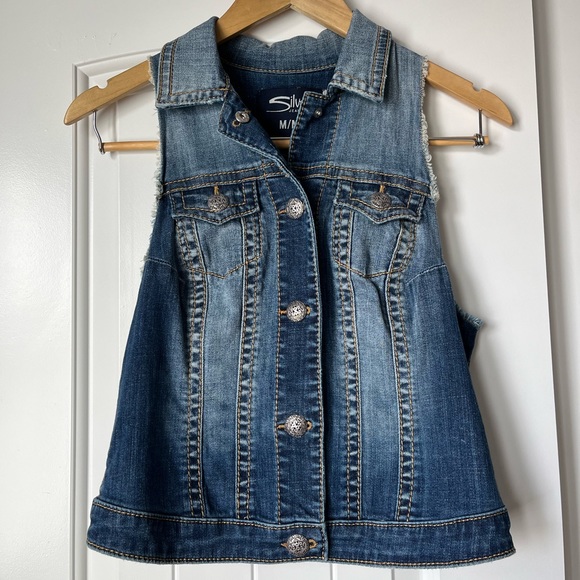 Denim Vest by Silver Jeans Co. - Picture 3 of 6